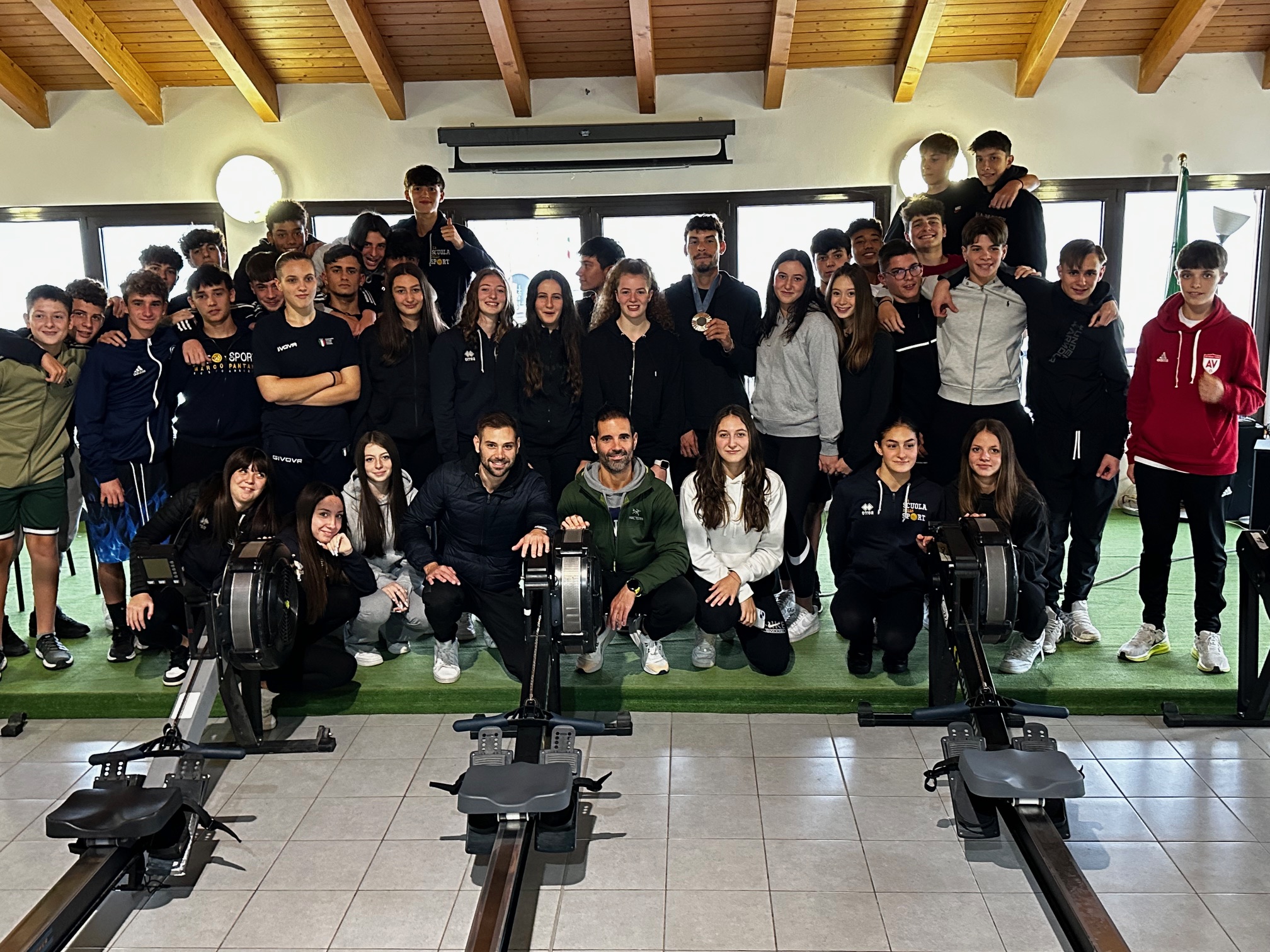 LEZIONE A MONATE PER GLI STUDENTI DEL LICEO PANTANI, C’È GABRIEL SOARES, ARGENTO OLIMPICO NEL CANOTTAGGIO